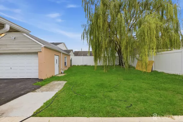 Carteret, NJ 07008,81 Hickory ST