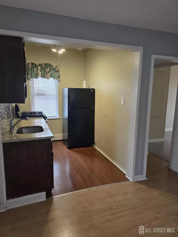 Lyndhurst, NJ 07071,604 Freeman ST #2