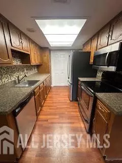 Monroe, NJ 08831,211 Doremus DR