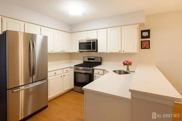 South Brunswick, NJ 08852,44 Heather CT