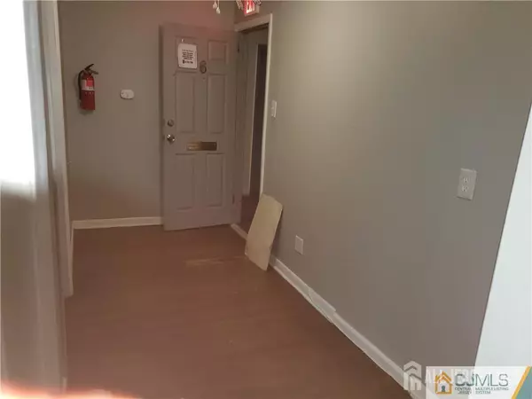 Woodbridge Proper, NJ 07095,53 Main ST #6