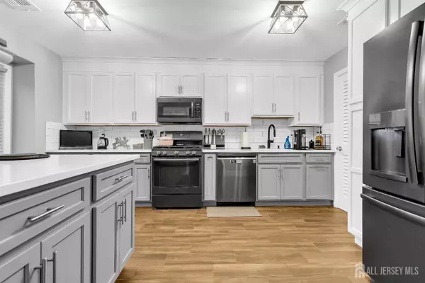 Marlboro, NJ 07746,296 Plum DR