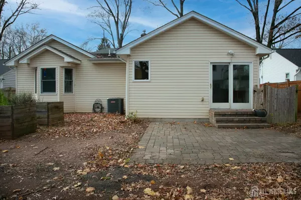 Metuchen, NJ 08840,78 Hazelwood AVE