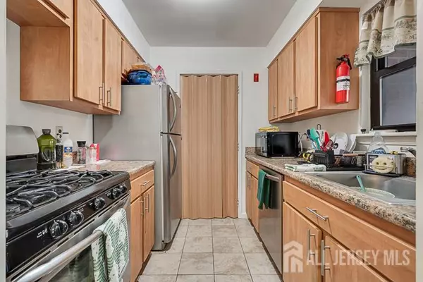 Woodbridge Proper, NJ 07095,111-F Beverly Hill TER