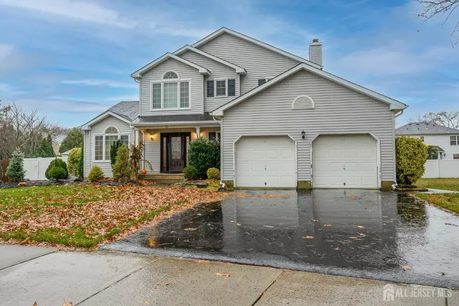 12 Diamond LN, Howell, NJ 07731