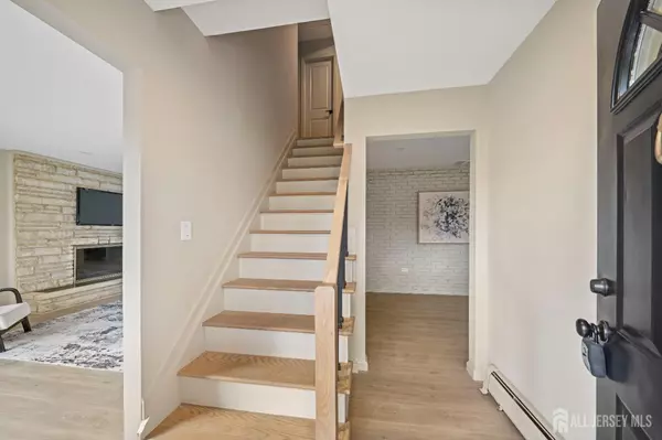 Middlesex, NJ 08846,7 Weiss DR