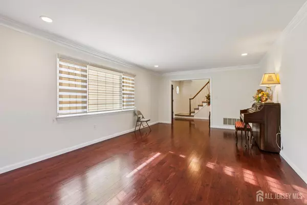 South Brunswick, NJ 08852,2 Tiby PL