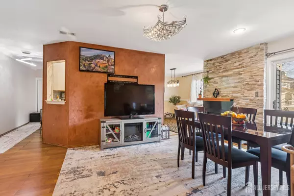 Parlin, NJ 08859,36 Farnham SQ