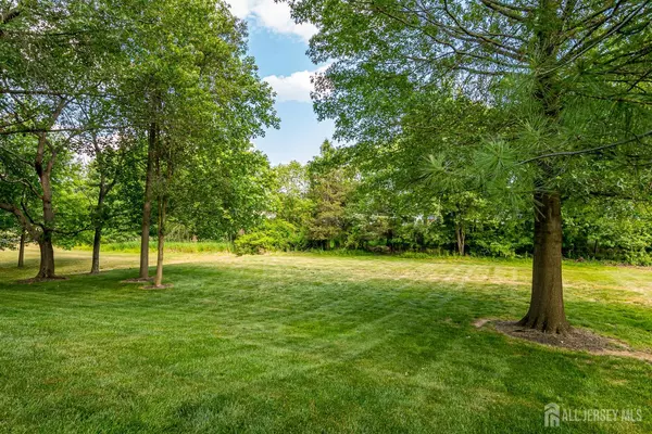 South Brunswick, NJ 08824,3 Clinton CT