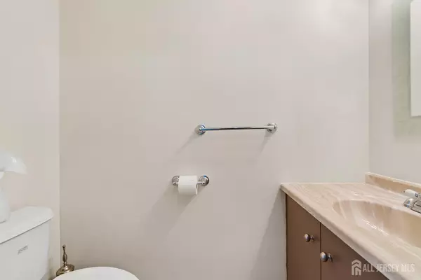 North Brunswick, NJ 08902,284 Constitution CIR