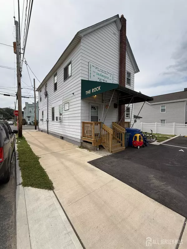 South Amboy, NJ 08879,147 S Pine AVE #A