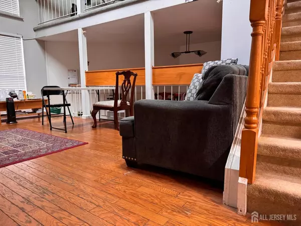 Edison, NJ 08820,40 Linda LN