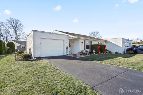 Monroe, NJ 08831,4 Aspen PLZ #A