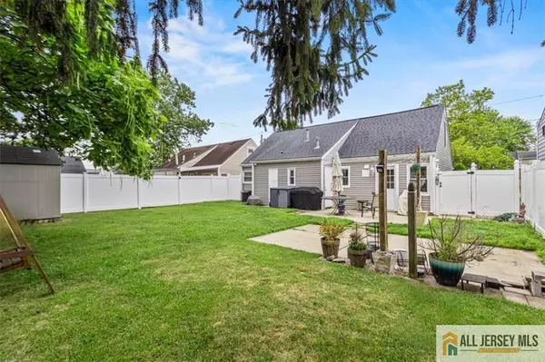 Carteret, NJ 07008,60 Sycamore ST