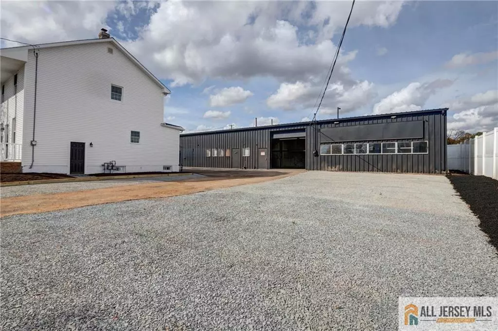 Woodbridge Proper, NJ 07095,12 Jansen AVE