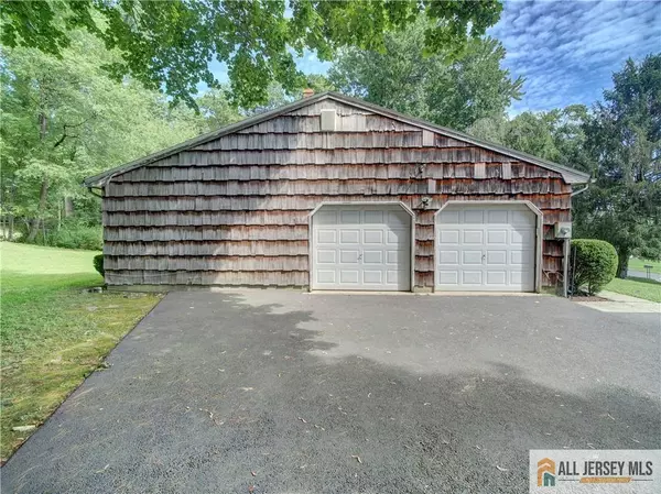 East Brunswick, NJ 08816,6 Conover CT