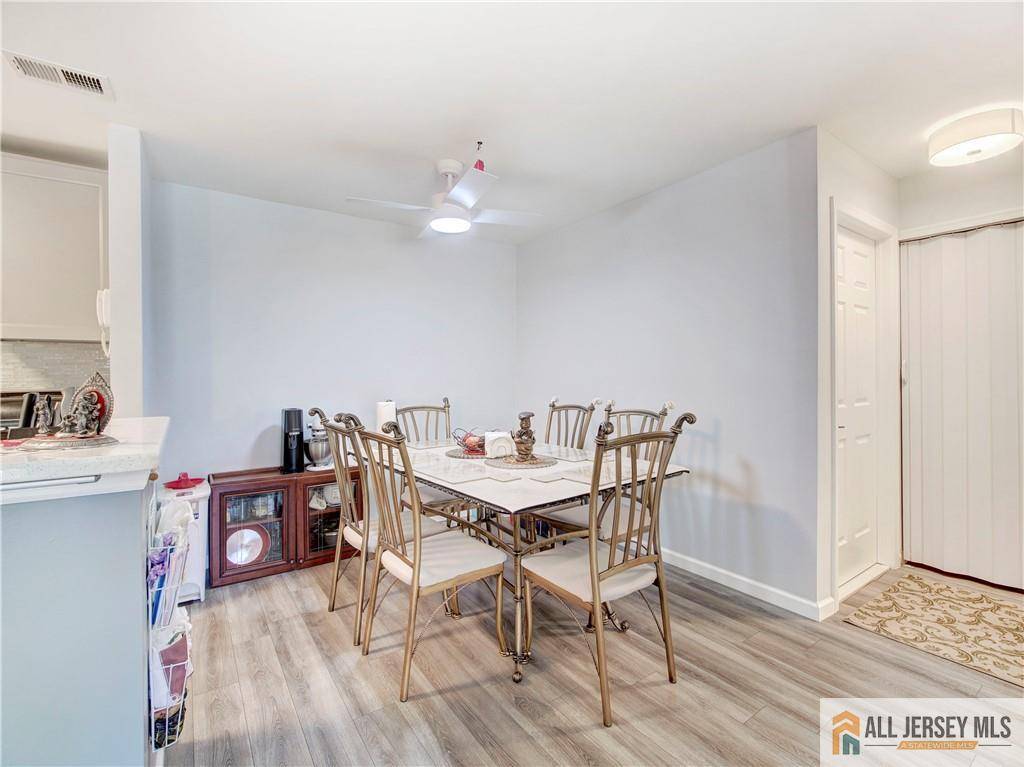 East Brunswick, NJ 08816,285 Cozzens CT #285