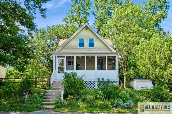 4 Woodrow ST, Middlesex, NJ 08846