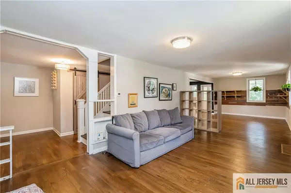 Middlesex, NJ 08846,4 Woodrow ST