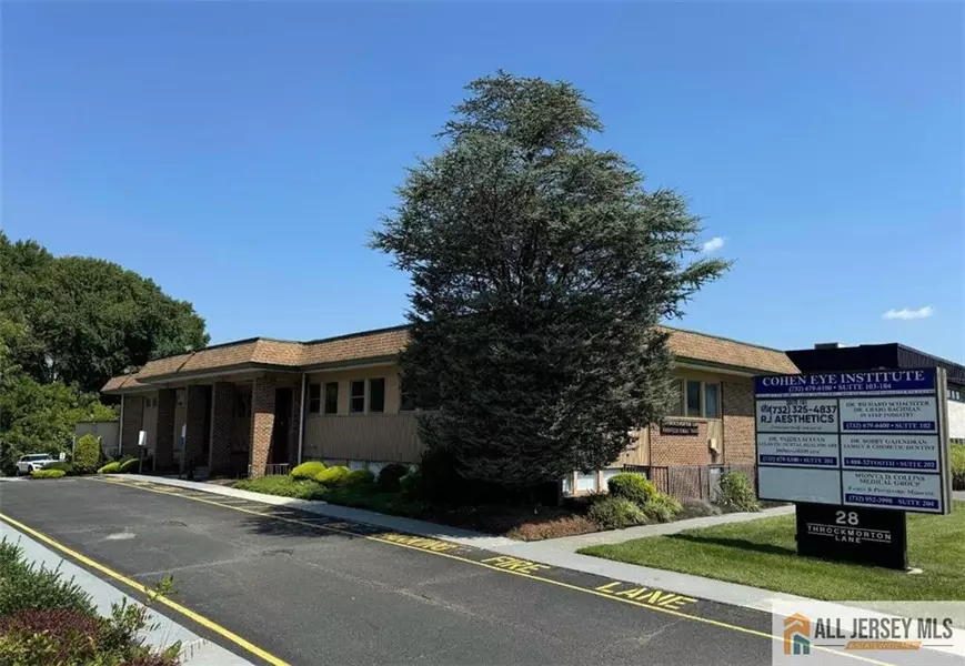 28 Throckmorton LN, Old Bridge, NJ 08857