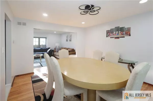 East Brunswick, NJ 08816,11 Gunpowder DR