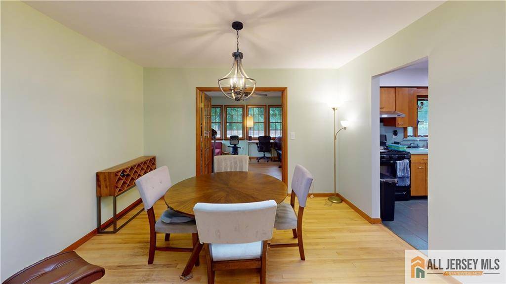 Metuchen, NJ 08840,398 Waltham AVE