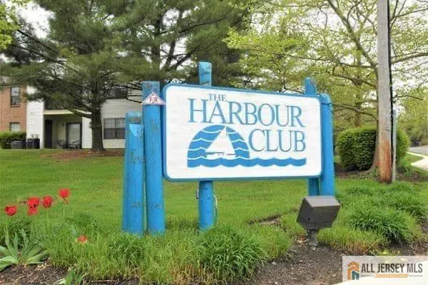 805 Sunshine CT #805, Sayreville, NJ 08859