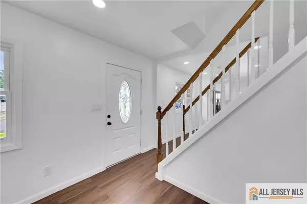 Sayreville, NJ 08872,23 Marshall PL
