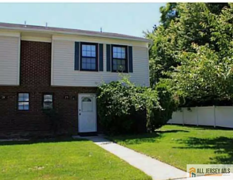 North Brunswick, NJ 08902,25 Driscoll CT