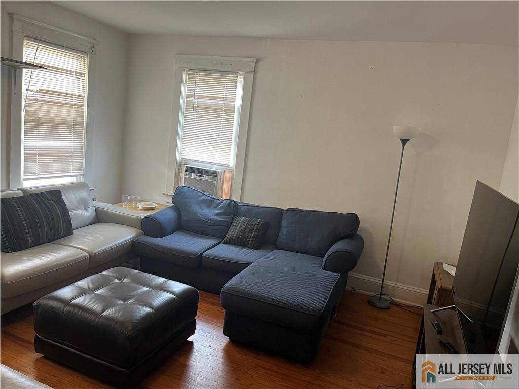 New Brunswick, NJ 08901,89 Senior ST