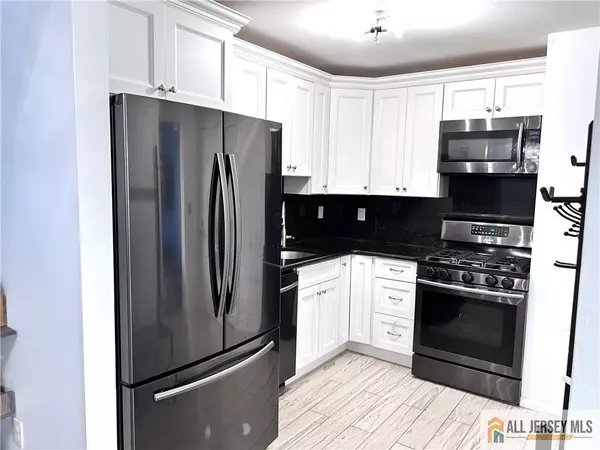 Woodbridge Proper, NJ 07095,532 Cricket LN #532