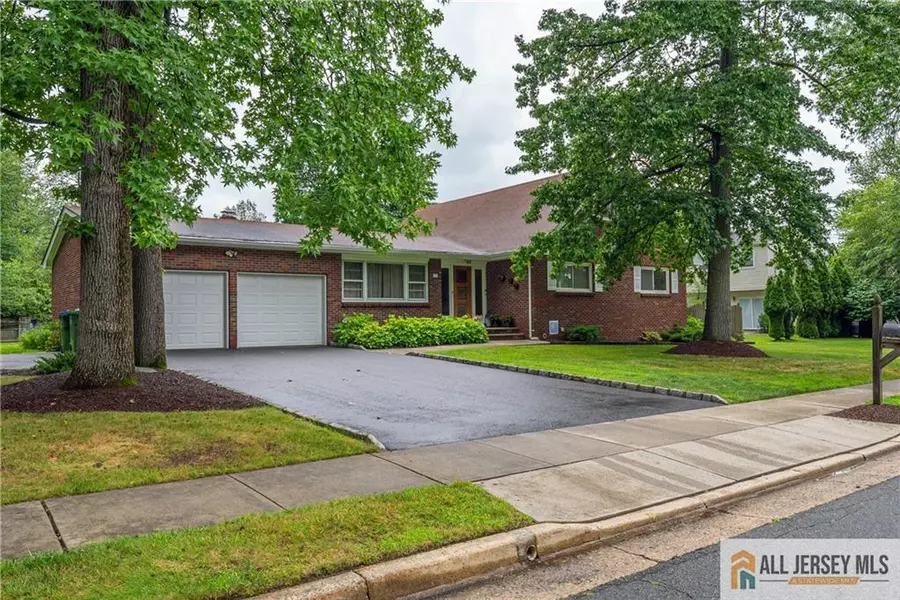41 Jonathan DR, Edison, NJ 08820