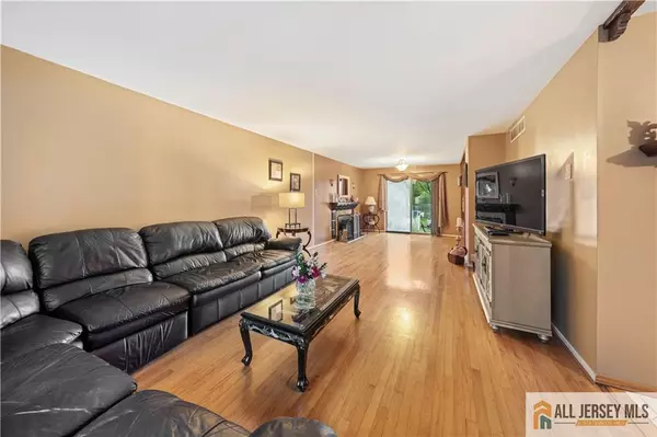 Edison, NJ 08820,41 Jonathan DR