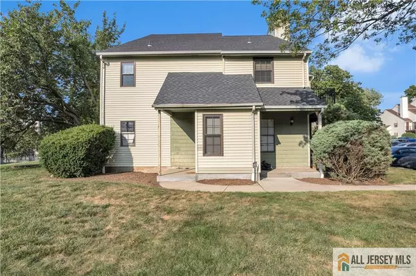 901 Woodbridge Commons WAY #901, Iselin, NJ 08830