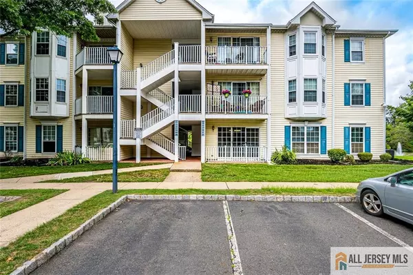 North Brunswick, NJ 08902,298 Wimbeldon CT