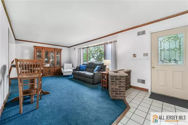 Edison, NJ 08820,29 Wintergreen AVE