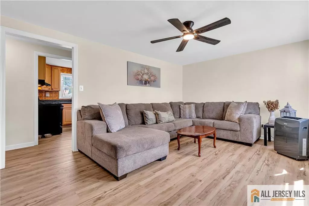 Middlesex, NJ 08846,513 Howard AVE
