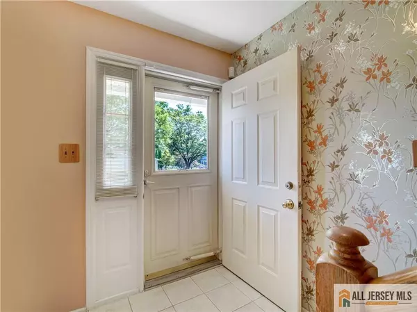 East Brunswick, NJ 08816,46 Buttonwood DR