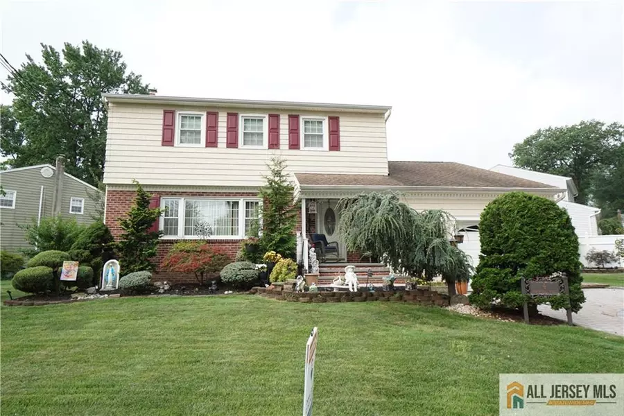 4 Periwinkle PL, Colonia, NJ 07067