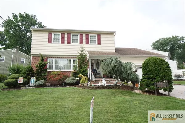 4 Periwinkle PL, Colonia, NJ 07067