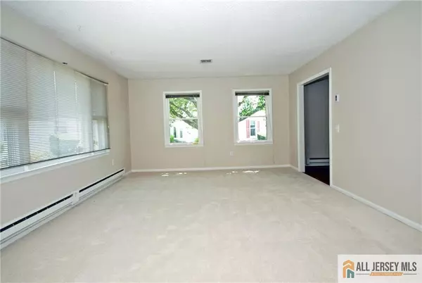 Monroe, NJ 08831,511 Sutton WAY #511C