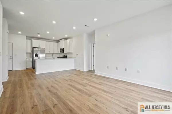 Monroe, NJ 08831,28310 Radford CT