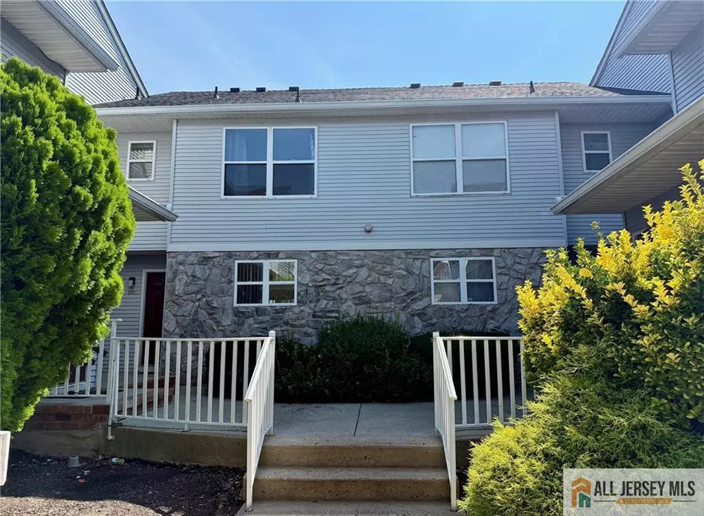 Piscataway, NJ 08854,221 Bexley LN #221