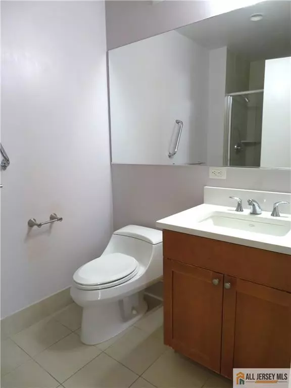 New Brunswick, NJ 08901,1 Spring #1604 ST #1604