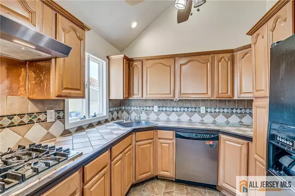 Iselin, NJ 08830,81 Coakley ST