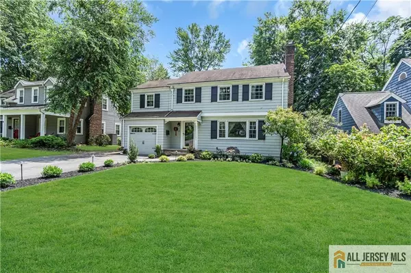 20 Oak Hills RD, Edison, NJ 08820