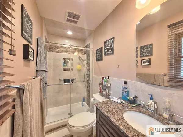 Sayreville, NJ 08872,466 Brook AVE