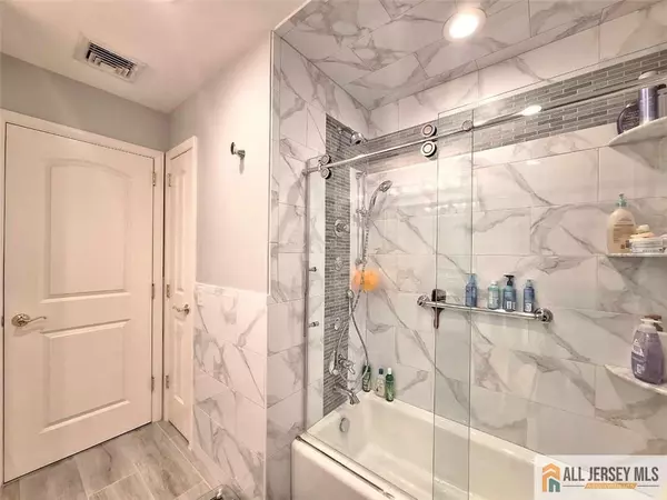 Sayreville, NJ 08872,466 Brook AVE