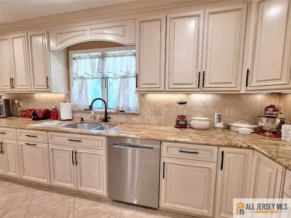 Sayreville, NJ 08872,466 Brook AVE