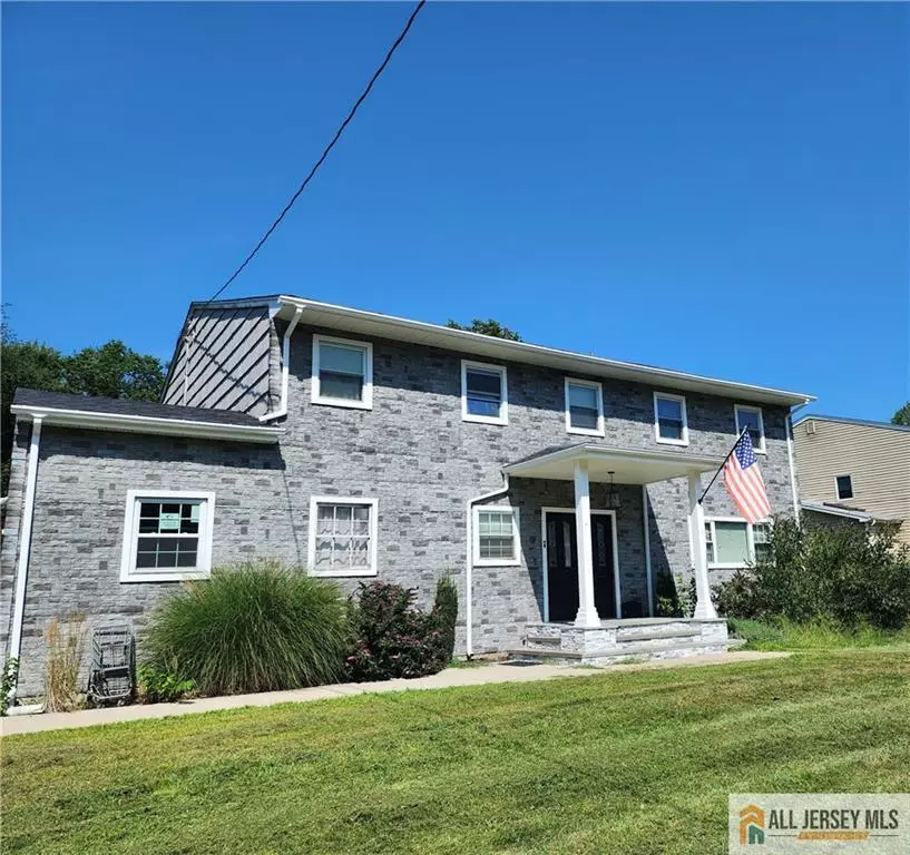 East Brunswick, NJ 08816,16 Colonial DR